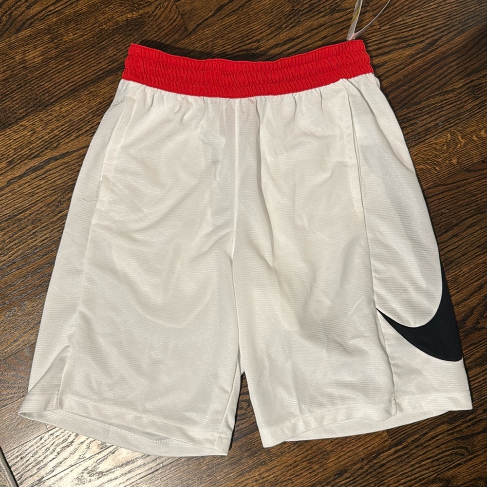 NWT size S NIKE loose fit at knee length shorts with pockets